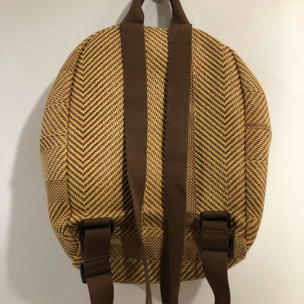 Back pack - Picture 2 of 9